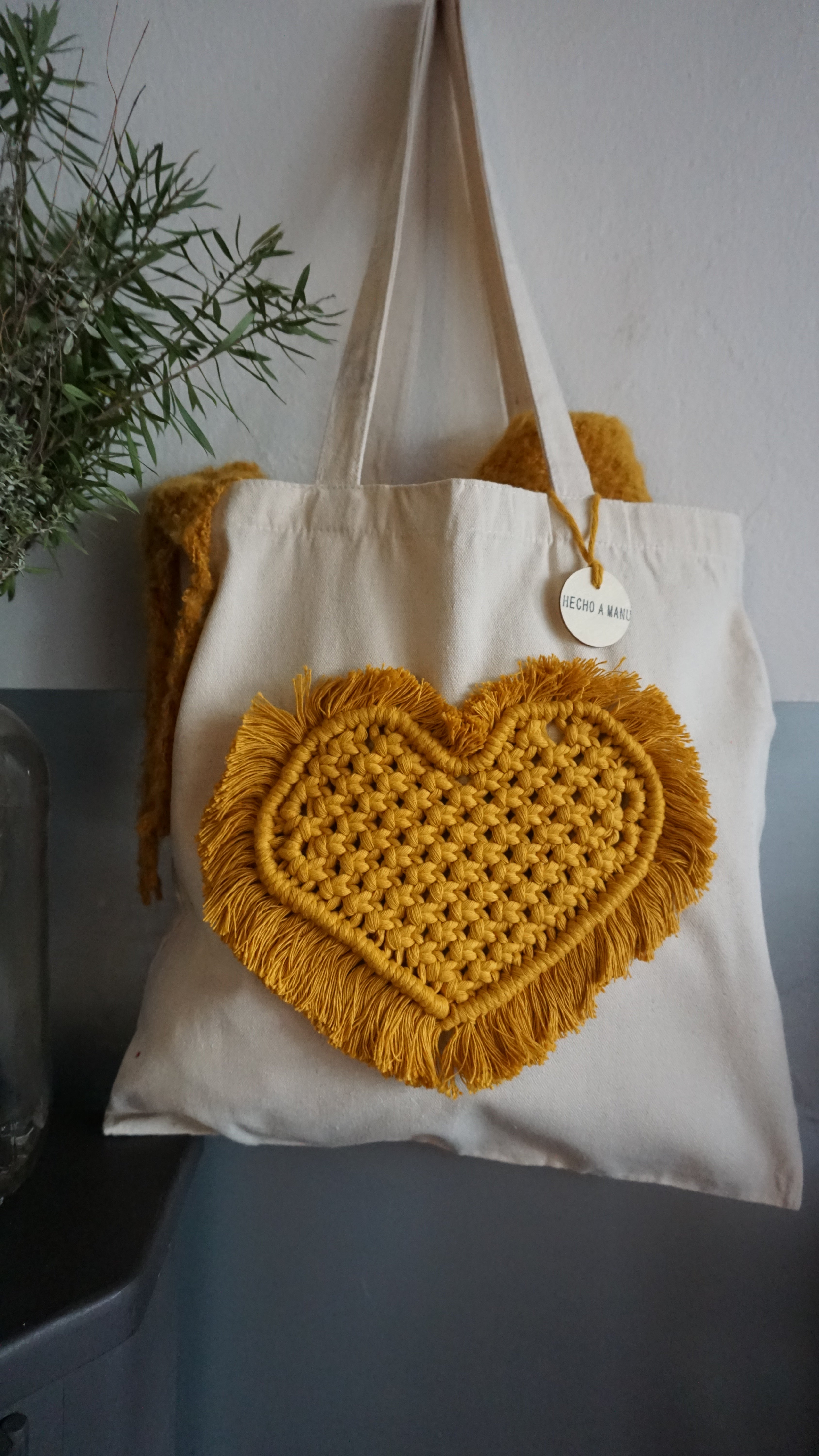 TOTE BAG CORAZÓN COLOR MOSTAZA