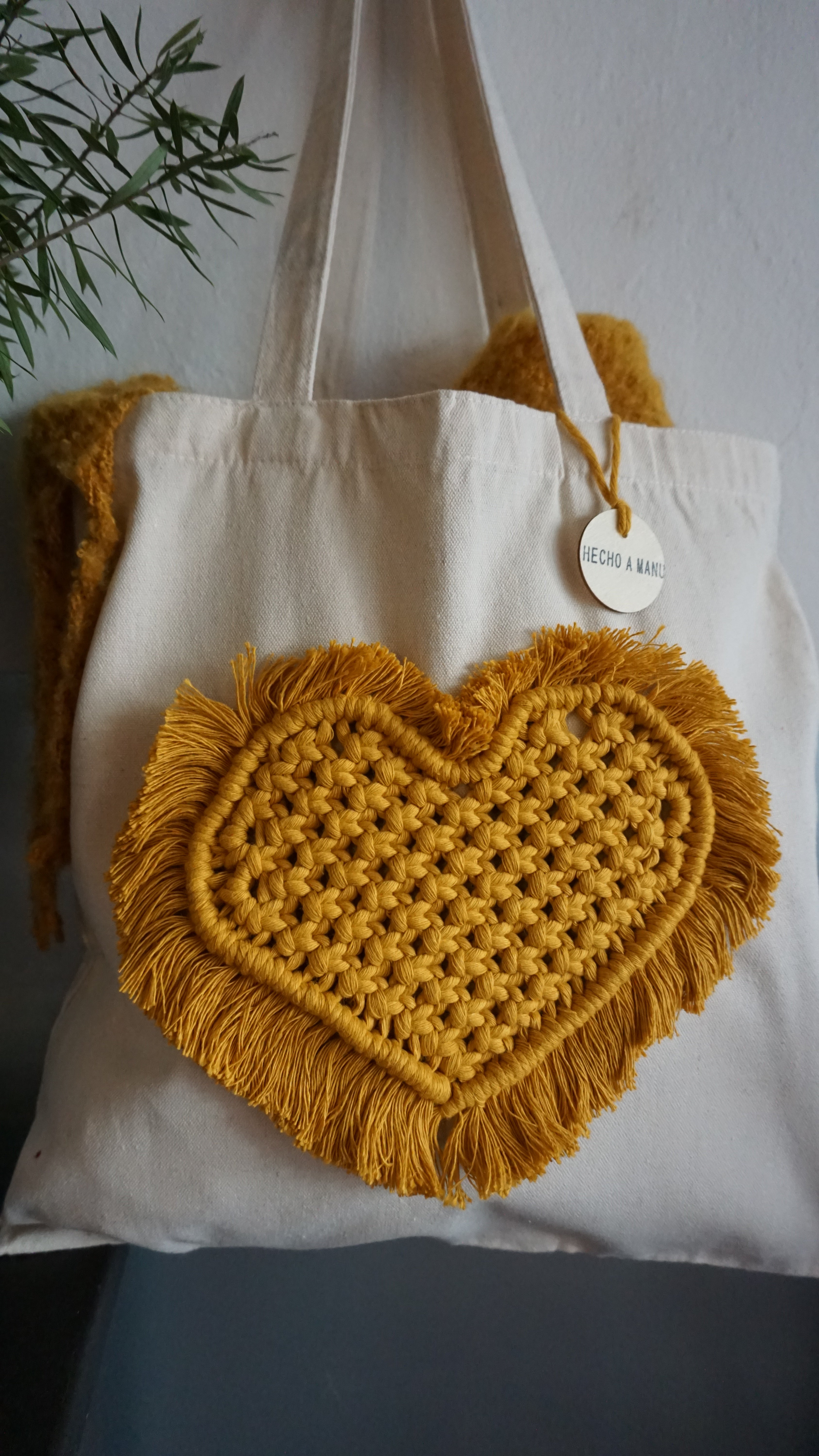TOTE BAG CORAZÓN COLOR MOSTAZA