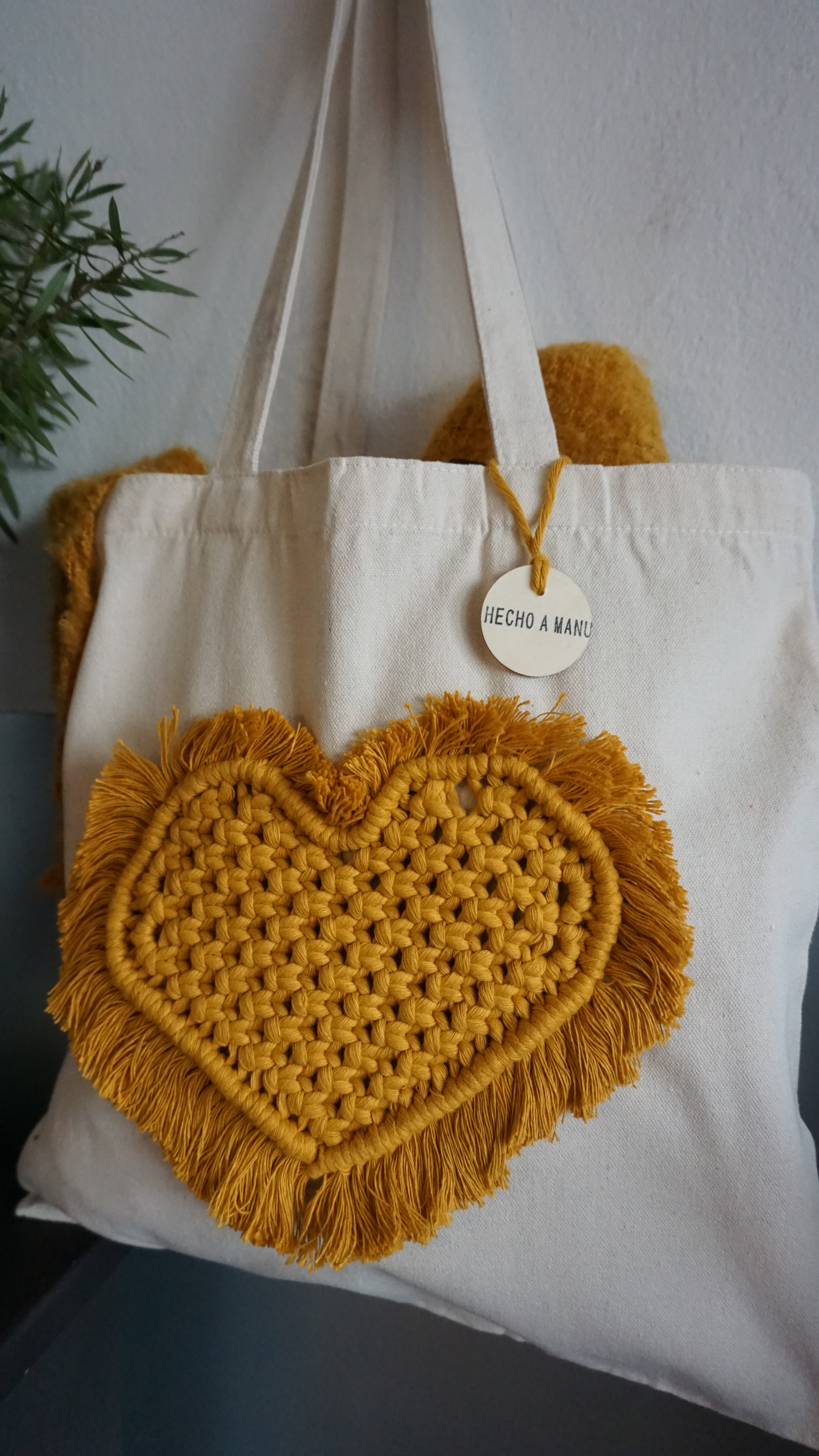 TOTE BAG CORAZÓN COLOR MOSTAZA